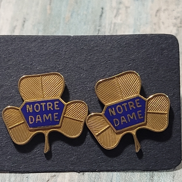 Notre Dame Clover University 10k Earrings - Picture 6 of 6